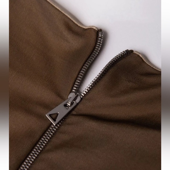 BOTTEGA VENETA NWT MAXI DRESS
ORIGINAL $2400
Brown patch work
Size 40 - Picture 7 of 7